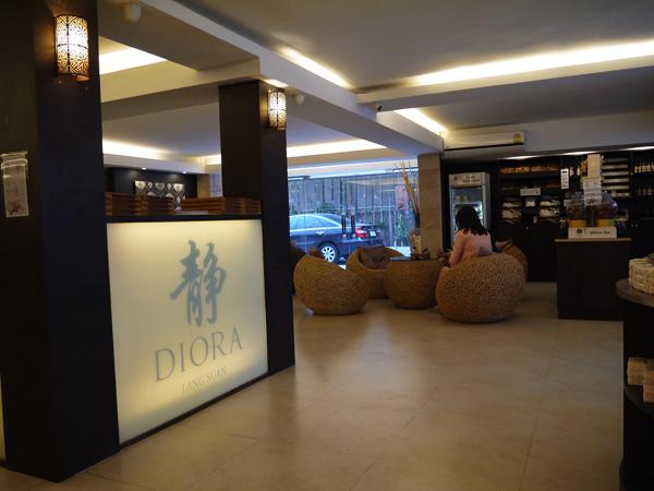「靜」Diora 坐落在繁華的 Langsuan 路商業街，當您經歷了一天的疲憊的購物，最適合來這裡享受放鬆的愉悅。這裏融合了中國、日本、泰國等亞洲文化，店內設計別具一格。(圖：pic.pimg.tw