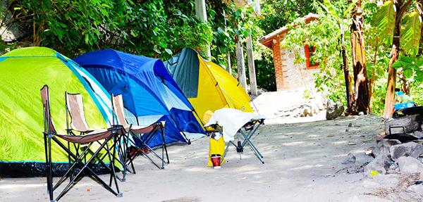 這裡同時售賣不同的露營用品，如充氣墊、毛毯等，假日一家大小來露營都好呀﹗