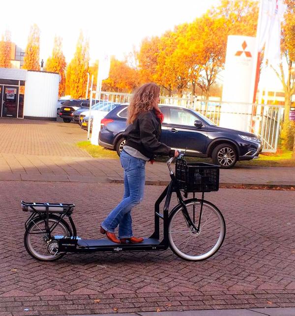 lopifit 的電動步行單車，設計師 Bruin Bergmeester 指意念來自想將健身室的跑步機搬到戶外，再加上輪子給它，從而有 Lopifit 的電動步行單車。