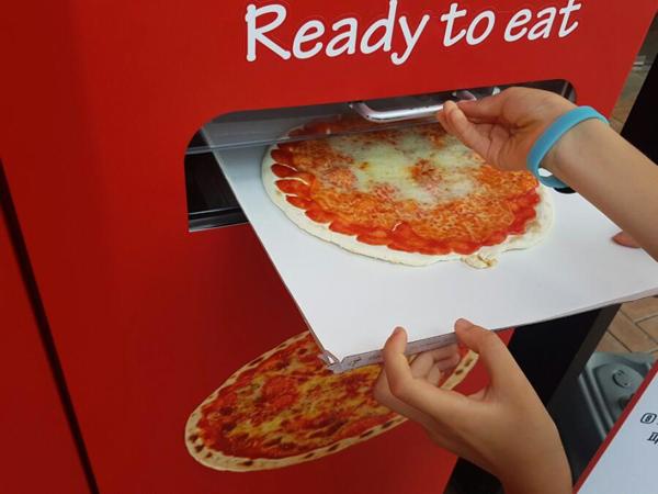首爾新式販賣機 即製 Pizza 3 分鐘有得食