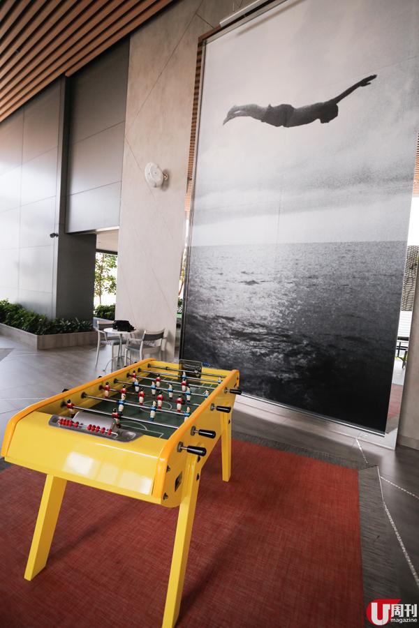 空中花園有桌球、足球機和健身室等設施。