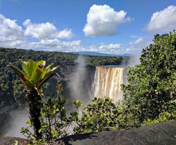 排水量最高單一瀑布 位於南美邊個國家？
