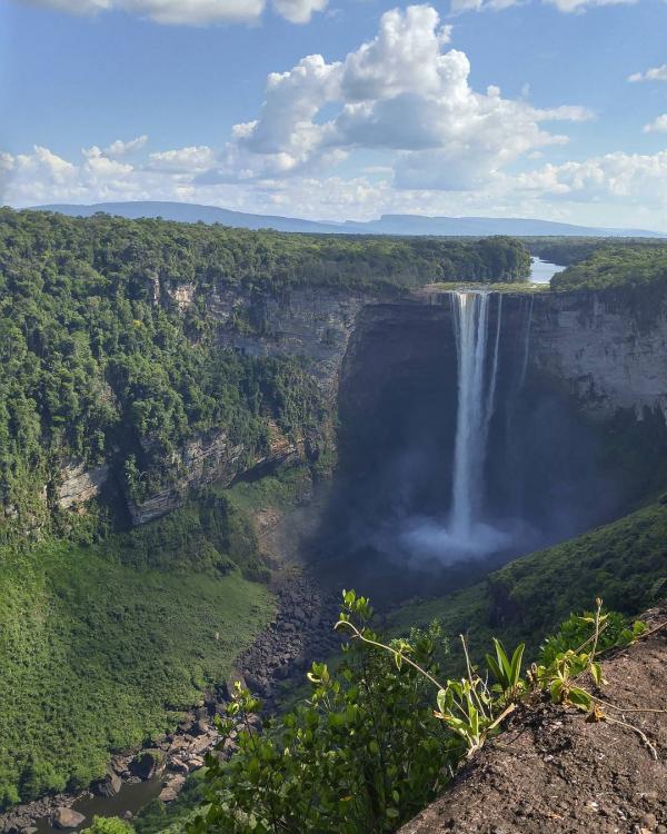 排水量最高單一瀑布 位於南美邊個國家？