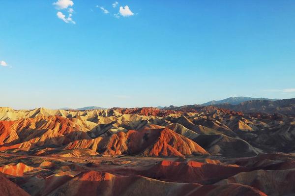 呢個咁亮麗嘅山脈，位於中國甘肅省境內，係中國最美嘅地貌之一。(圖：aplittlelog_ @IG)
