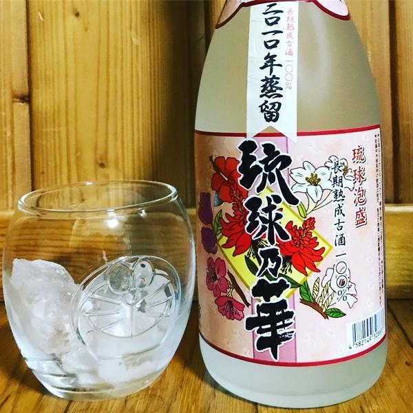土產酒「泡盛」，日本人覺得是到沖繩必買的手信。（jintar0306.ngok@IG）