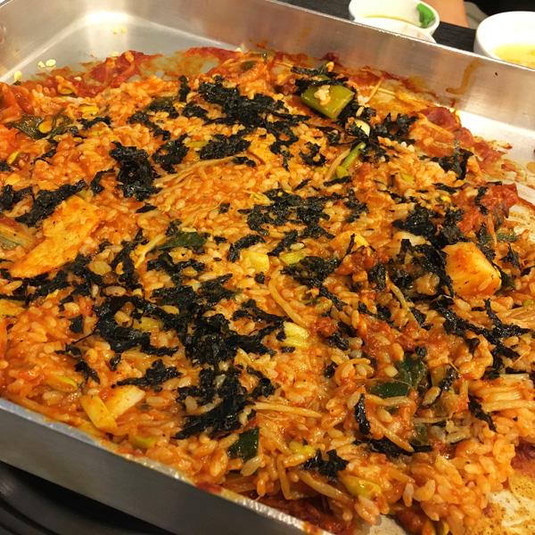 如果唔夠飽，就點份大家都愛嘅韓式炒飯。（圖：lke0420 2 @IG）