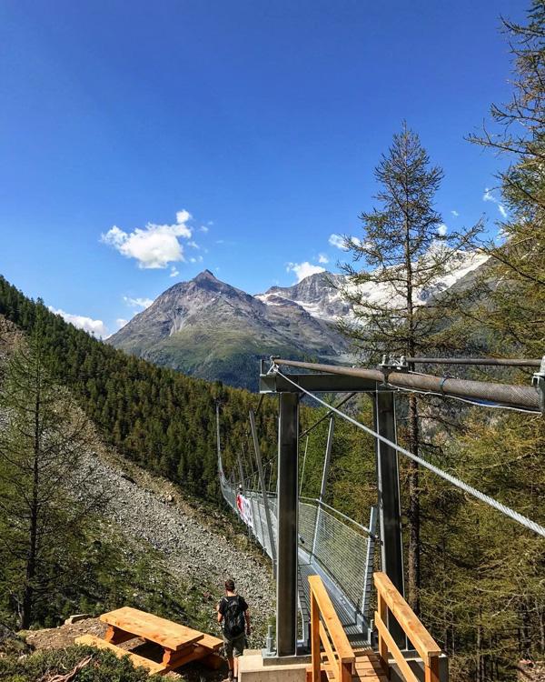 Europabrücke 連接了瑞士的兩個南部小鎮 Zermatt 和 Grächen，節省了來回兩個小鎮的時間。（圖：daneschky @IG）