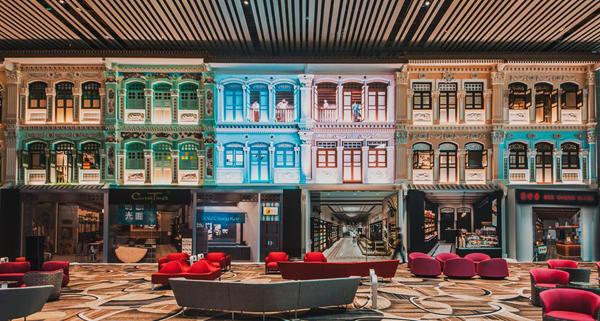 4 號航廈特設 Heritage Zone，向旅客以呈現新加坡 30 年代的舊有建築及傳統特色商店、餐廳的面貌。
