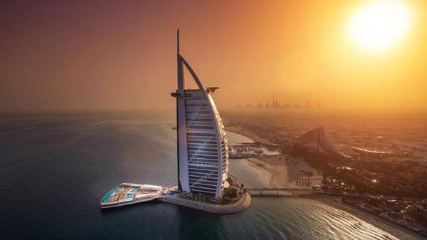 至於杜拜的帆船酒店 Burj Al Arab Hotel 號稱「世界唯一 7 星級酒店」，其實此 7 星頭銜並非官方評級，只是曾有記者對酒店的讚賞而已。
