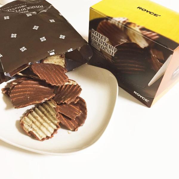 波浪厚切薯片沾上巧克力，配搭相當有創意，有原味、微甘、白巧克力和焦糖味。（圖片來源：chococake3.5@IG）  