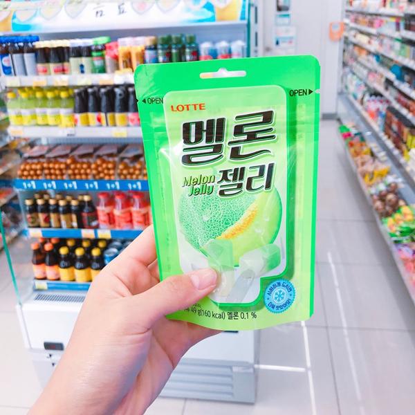 韓國的軟糖不嬲都多款式，益力多、香蕉牛奶、梳打汽水、能量飲品之餘，今個夏天仲出埋蜜瓜味軟糖，是 GS 25 今年 7 月的新商品，韓國手信又有新選擇！（圖：gs25kong@ig）