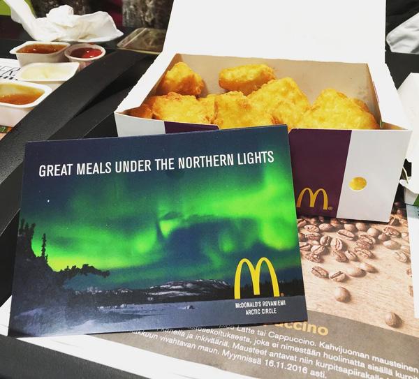 這麥當勞的特別之處，不在於食物款式，或是會見到北極光，而是店方會免費送贈的北極光 Postcard！（圖︰minitravelminieat @IG）