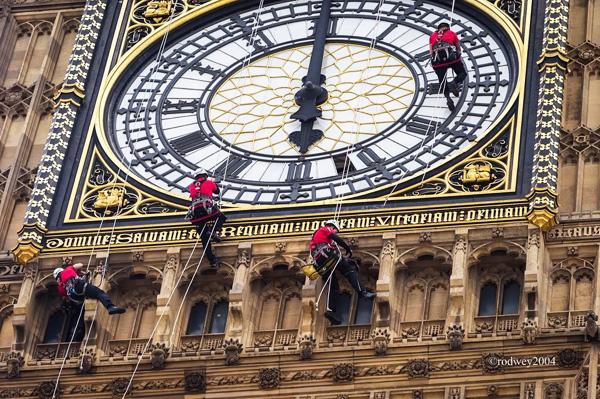 現時大笨鐘已開展維修工程，主銅鐘亦將於英國時間 8 月 21 日，完成中午 12 點的敲鐘報時後，暫停報時 4 年，直至 2021 年。維修工程包括︰逐一拆除 4 個鐘面的零件，以便清潔及修復，鐘樓更