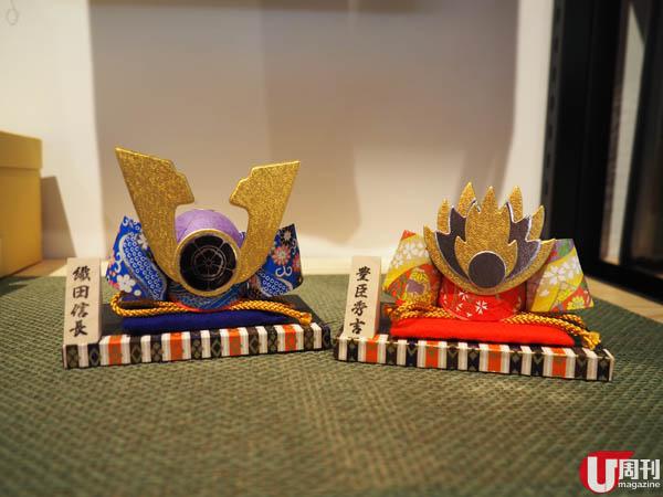 豐臣秀吉和織田信長的頭盔紙模型，同 1,300 日圓（約  92 港元）。