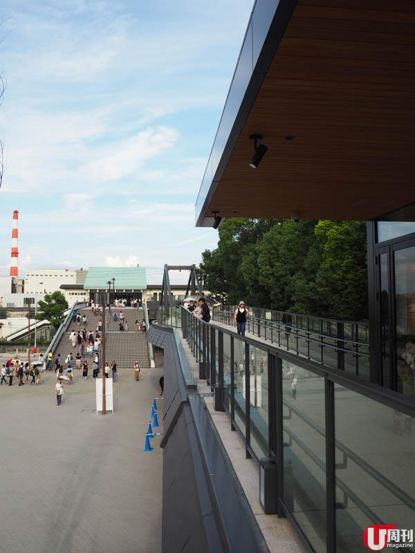  大阪城公園站西口直出就有天橋連接到 JO-TERRACE 2 樓，超方便。