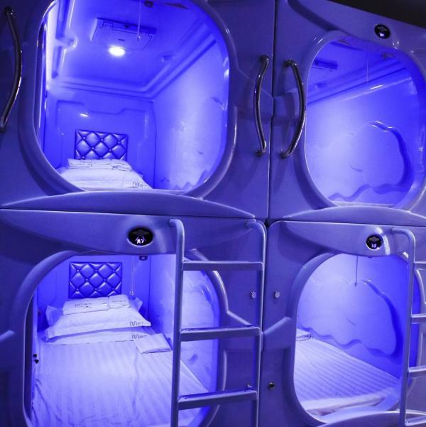 新加坡 的膠囊旅館 MET A Space Pod 在 2015 年創立，為新加坡第一間以太空為題的膠囊旅館，希望為旅客帶來獨特的體驗。（圖：metaspacepod）