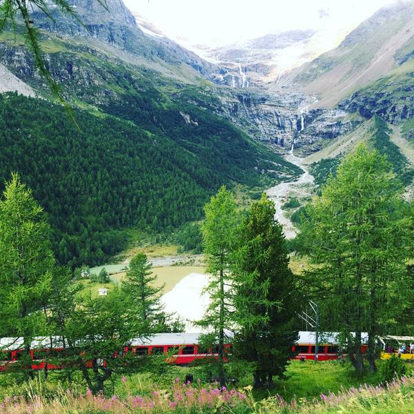 安坐火車就可以欣賞由瑞士東部到西部的景色！（圖：ati_mmm01 @IG）
