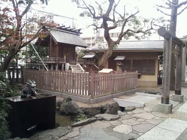 拔弁天嚴島神社同樣位於新宿區，起源可以追遡至 1086 年，源義家從奧州征伐回來時，為酬謝神讓他們戰勝而興建的神社。（圖：Masao Nakano@FB）