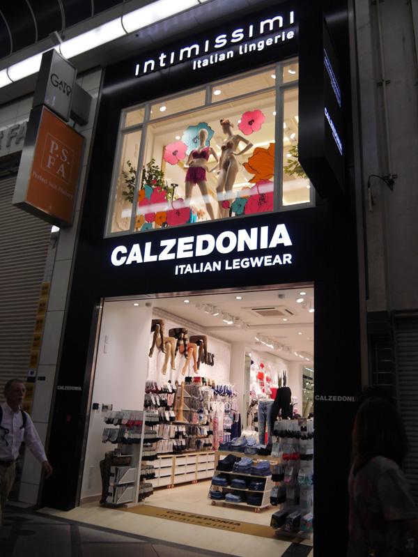 大阪心齋橋 CALZEDONIA & intimissimi 意大利襪子店。