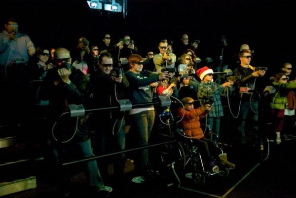 360 度的 VR 體驗，最多可 60 個人同時參與。參加者要接受女浩克、鐵拳俠的訓練，並體驗做英雄打壞蛋的滋味，真實感十足！