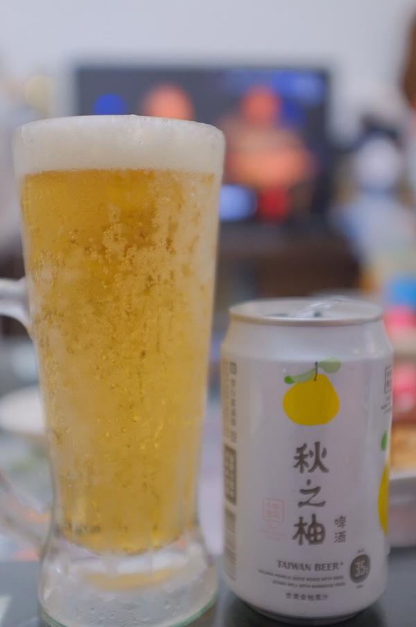這款「秋之柚」啤酒用上 3.5 黃金柚果汁，飲過的人表示啤酒有淡淡的柚子香，酒精味唔太覺，飲起來絕對順口，似乎好啱女仔飲。（圖：drai913@ig）