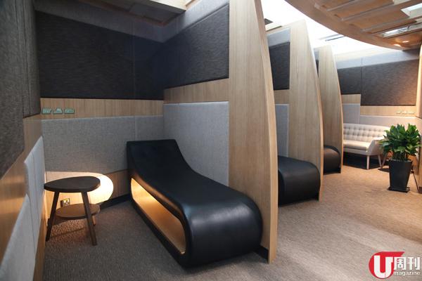 「尊尚旅客區」裏設有睡眠區，臥椅設計符合人體工學。