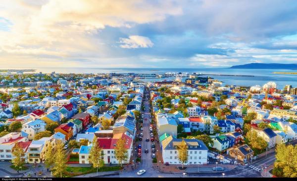 冰島出名性別平等，連續 8 年被世界經濟論壇選為全球性別最平等的國家，有不同措施保障女性員工，例如超過 50 人的公司最少要有 4 成女性員工。今年 6 月更通過新法例，規定凡係 25 人或以上的公司