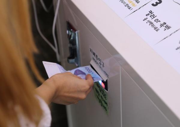 然後可以用信用卡、T-money card 或現金方式結算所需金額。（圖：xiumini00326 @Naver Blog）（圖：or2q9v6qs268 @Naver Blog）
