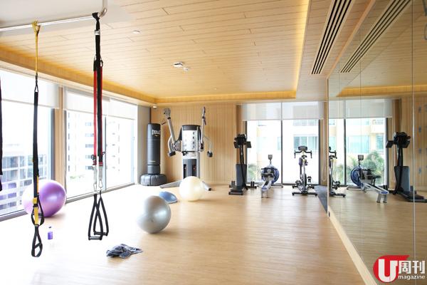 酒店內有兩個健身室，面積唔大，另外仲有哥爾夫球練習設施。