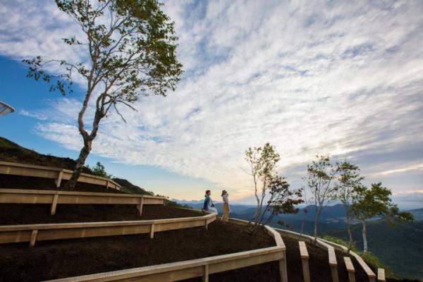 另一新設施「Contour Bench」，於山上沿地形結構建造65個長1.8米凳，可以俾你輕鬆欣賞雲海～