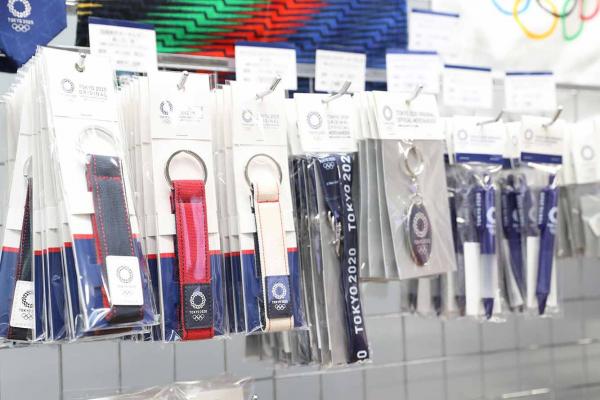 東京 2020 官方商品展廳有售約 100 款商品。