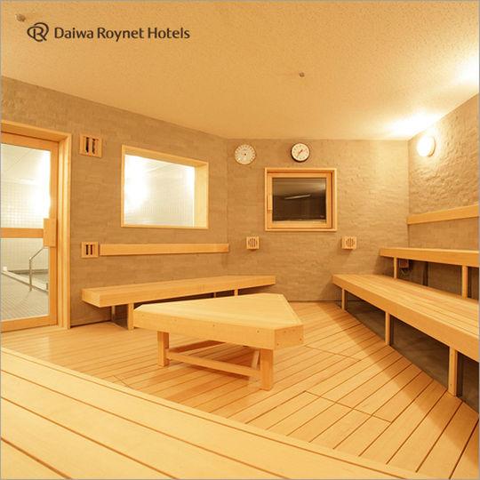 酒店設有健身室、室內泳池及桑拿室，以這個價位的東京酒店來說，算是很罕有的設施。（相：Rakuten Travel 網頁）