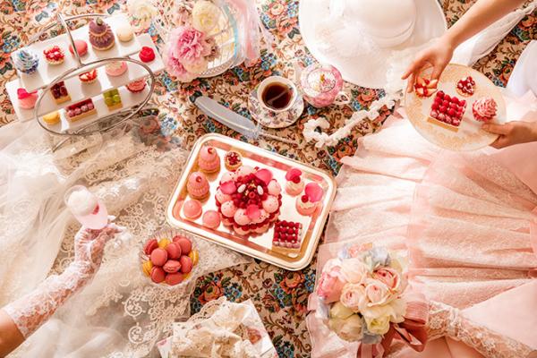 東京希爾頓酒店即日至 9 月 30 日「Marie Antoinette Wedding」甜品自助餐。 東京希爾頓酒店 Marble Lounge 推出以法國最後一位王后 Marie Antoinet