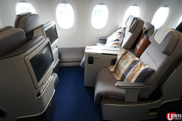 A350-900 客機的 48 個商務艙以 2+2+2 排列，空間感十足。