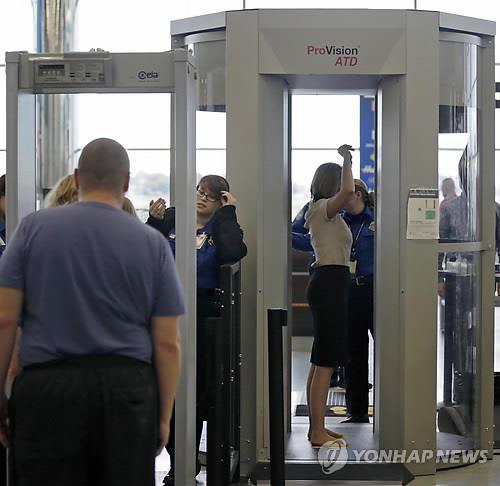 美國波士頓機場也使用新型安全檢查儀器。（圖：YonhapNews）