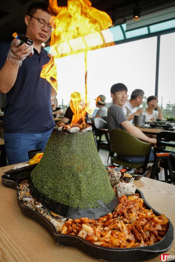 食客來到餐廳，最期待就是海鮮盤上桌的一刻，如在欣賞噴火 show。