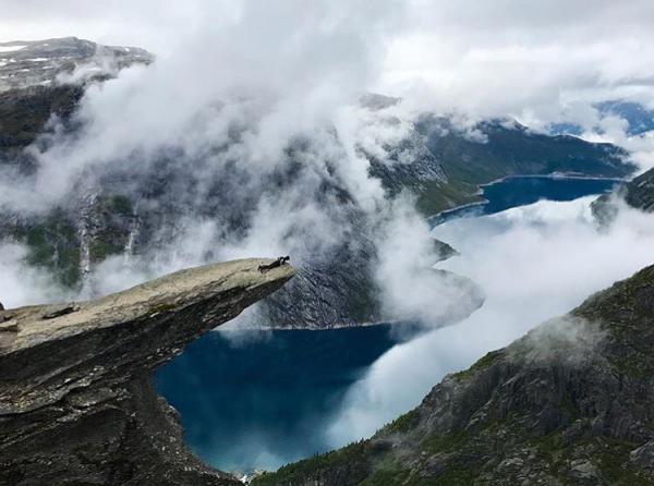 挪威巨人之舌 為絕景苦行登山 6 小時