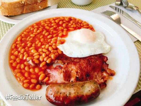 Set Breakfast deal 5.50 英磅（約 58 港元） 一盤 All-day Breakfast 中，一定有茄汁焗豆、焦香的煙肉、肥肥短短的香腸及一顆半熟的水煎蛋。如果來英國沒吃過這樣