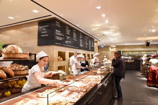 同樣在倫敦 Soho 區，來自意大利米蘭的連鎖自助餐廳 Princi，是唯一的國外分店。Princi 的餐點有 pizza、甜點、麵包，可配咖啡、茶、氣泡飲料、酒等。種類選擇非常多，約 10 英磅的價
