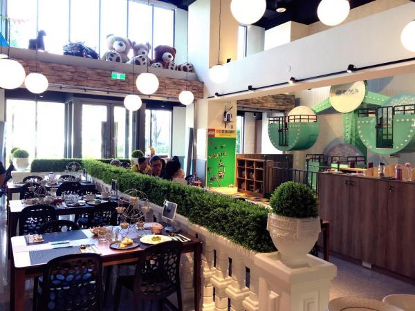 呢間擁有一座摩天輪的親子餐廳，位於台灣新北市三重蘆洲。