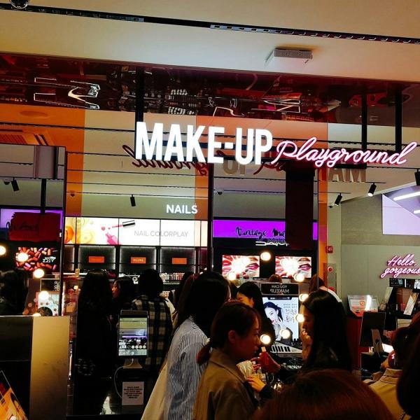 Make-Up Playground 有化粧枱讓你試用產品。（圖：alphano111 @ig）