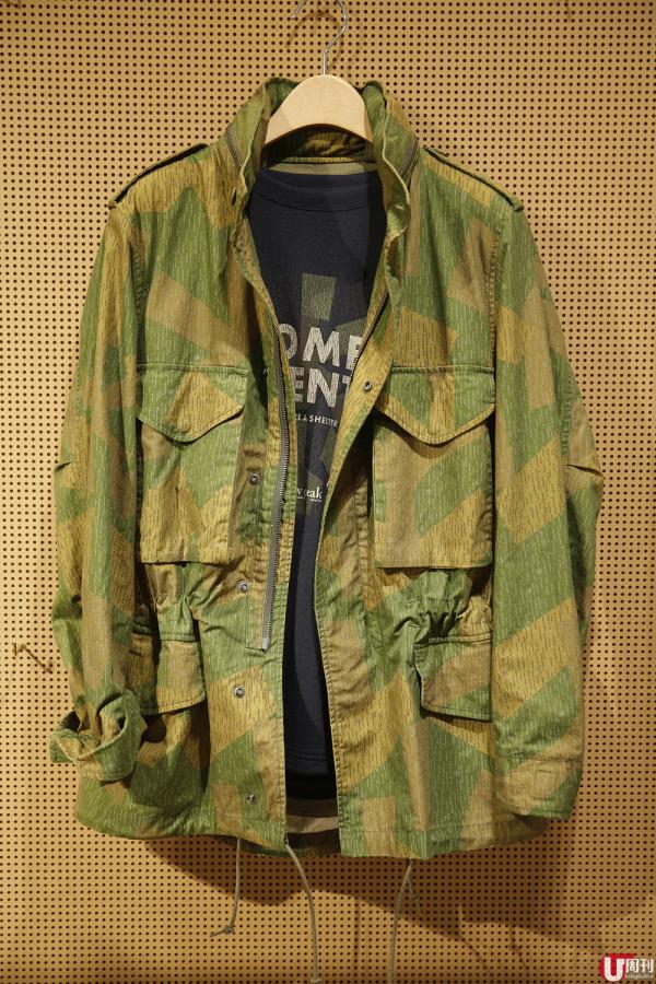 軍風外套，售 3,599 港元。