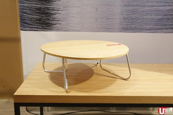 快速摺疊和式小圓桌，售 1,499 港元。