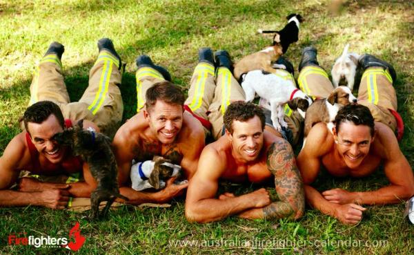 澳洲消防員 show 肌拍月曆 救救燒傷病童兼野生動物 