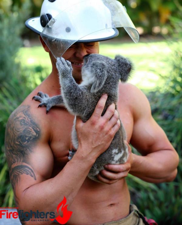 澳洲消防員 show 肌拍月曆 救救燒傷病童兼野生動物 