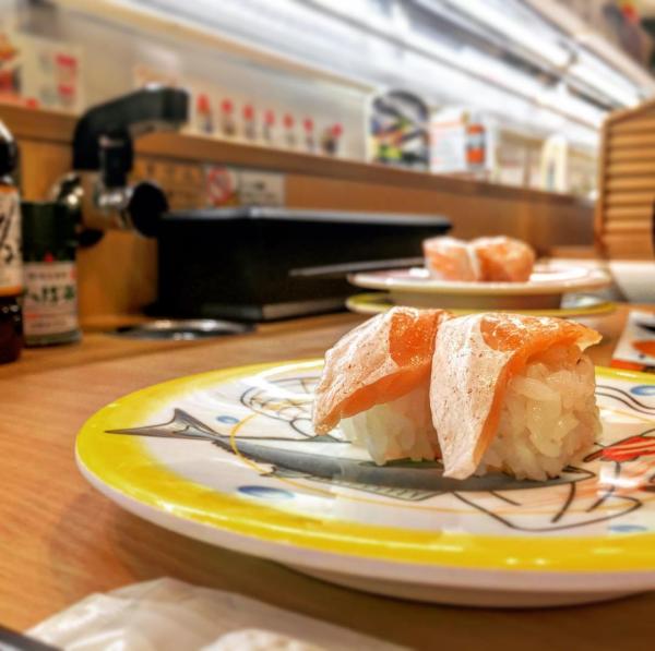 唔食就走寶！ 東京迴轉壽司店激抵價 50 yen 一件壽司