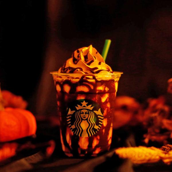 日本 Starbucks 首次推出萬聖節商品──Halloween Mystery Frappuccino，由 10 月 25 日至 31 日作 7 日限定發售。每杯售 540 日圓（約 37 港元）