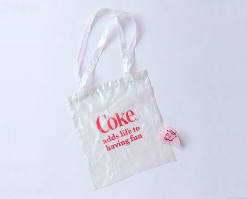 #51 RoseMarie seoir 白色 see-through「Coke」logo tote bag，6,900 日圓（約 471 港元）。