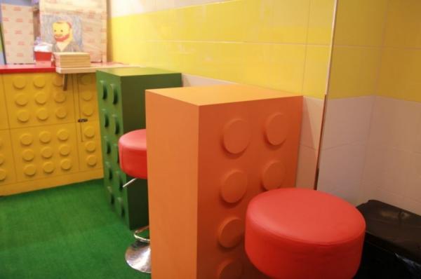 除了食物用上 Lego block 的模樣外，店內的每個角落都是同樣的設計。（圖：kml0516 @Naver Blog）