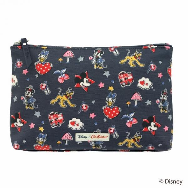 #16 Mickey & Friends Patches 化粧袋，3,500 日圓（約 240 港元）。